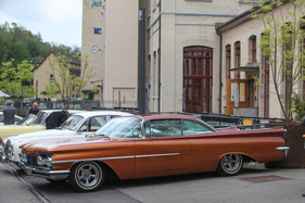 Oldsmobile 98 Holiday Scenicoupé (1959) ein wenig modernisiert – Older Classics Mai 2022 in der Motorworld Kemptthal (1959)