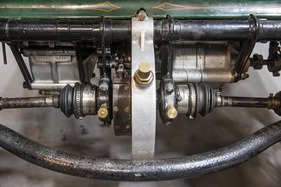 Oldsmobile Curved Dash (1902) - Antriebstechnik - Rétromobile Paris 2020