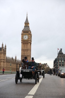 Image: Oldsmobile Curved-dash Runabout (1904) - at the Bonhams London to Brighton Veteran Car Run 2014