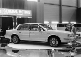 Oldsmobile Cutless Ciera (1982) - am Genfer Automobilsalon von 1982 - kompakte Frontantriebslimousine vno General Motors