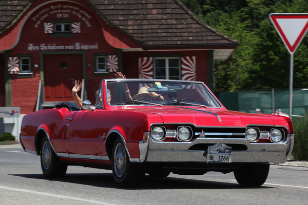 Oldsmobile Cutless Supreme (1967) - als Cabriolet bei den Passagierfahrten - Oldtimer in Obwalden (O-iO) 2019