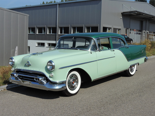 Oldsmobile Ninety-Eight (1954) - vorgesehen für die Versteigerung der Oldtimer Galerie in Toffen am 26. April 2014
