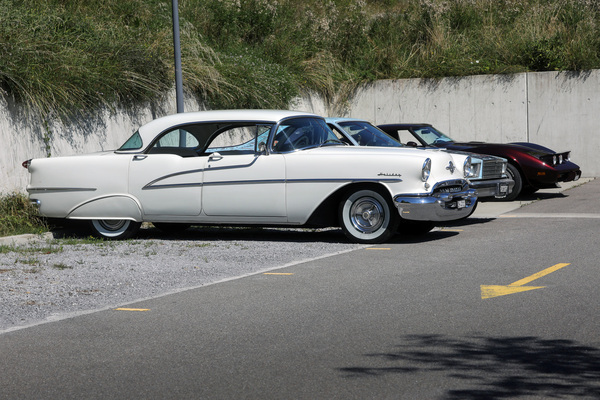 Oldsmobile Ninety-Eight Holiday Sedan (1955) - in Einfarbenlackierung - Older Classics August 2024