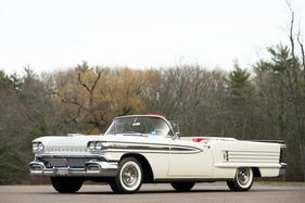 Oldsmobile Ninety Eight J-2 Convertible (1958) - als Lot 197 angeboten an der Bonhams Scottsdale Versteigerung am 27. Januar 2023