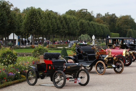 Bild Oldsmobile R 'Curved Dash" (1903) - mit Heckmotor und Antrieb via Kette auf Hinterachse - Classic-Gala Schwetzingen 2020