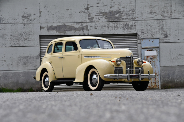Bild: Oldsmobile Series 60 4-Door Sedan (1939) - als Lot 14 angeboten an der Swiss Classic World Versteigerung der Oldtimer Galerie Toffen in Luzern am 3. Juni 2023