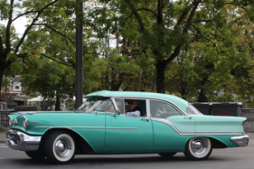 Oldsmobile Series 88 Four Door Hardtop (1957) - am Zurich Classic Car Award 2014 (ZCCA)