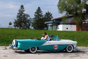 Oldsmobile Starfire 98 (1954) - RAID Suisse-Paris 2017 (1954)