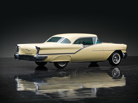 Oldsmobile Starfire Ninety-Eight Holiday Hardtop Coupe (1957) - angeboten als Lot 152 an der RM Auction "Don Davis Collection" am 27. April 2013