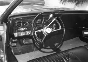Oldsmobile Toronado (1965) - Armaturenbrett eines Testwagens