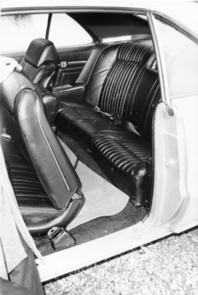 Oldsmobile Toronado (1965) - Blick auf die Rückbank eines Testwagens
