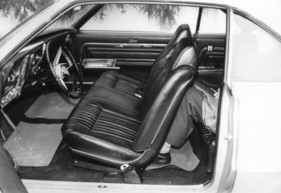 Oldsmobile Toronado (1965) - der Platz auf dem Rücksitz ist trotz der Grösse nicht oppulent - Testwagen
