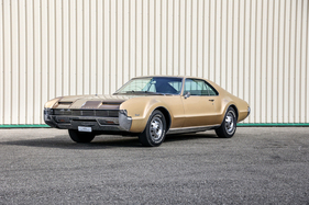 Oldsmobile Toronado (1966) - als Lot 157 angeboten an der RM/Sotheby's St. Moritz Versteigerung vom 15. September 2023