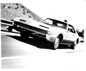 Oldsmobile Toronado (1966) - dynamische Formgebung