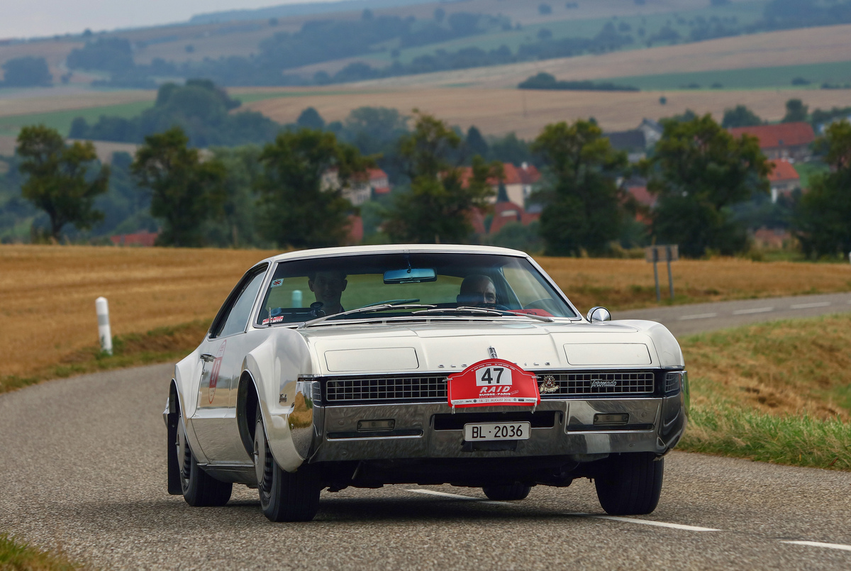 Oldsmobile Toronado (1967) an der RAID Suisse-Paris 2016