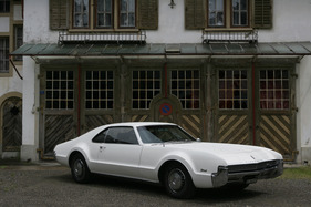 Oldsmobile Toronado (1967) - hier besonder gut sichtbar, die berühmte "Toronado-Linie" von David North