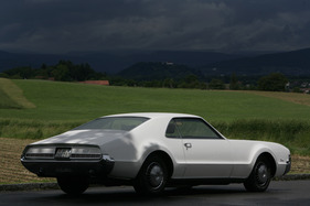 Oldsmobile Toronado (1967) - sieht kompakter aus, als er es ist