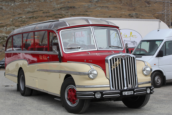 Oldtimer-Busse brachten Zuschauer zum Bergrennen - Bergrennen Bernina Gran Turismo 2017