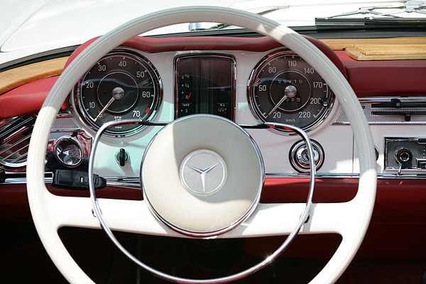 Oldtimer Sunday Morning Meeting in Zug - Mai 2011 - Mercedes SL R113 Pagode