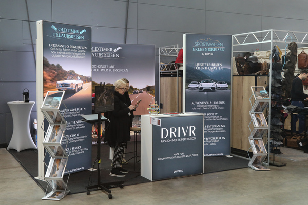 "Oldtimer Urlaubsreisen" werben für entspanntes Oldtimerreisen - 24. Retro Classics Stuttgart 2025