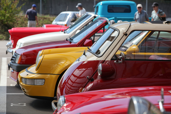 Oldtimer und Youngtimer wild durcheinander - von der BMW Isetta bis zum Porsche 964 - 3. Youngtimer- und Classictreffen Pratteln am 15. Juli 2018