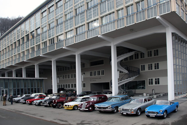 Bild: Oldtimer vor der BBB Martinsberg in Baden