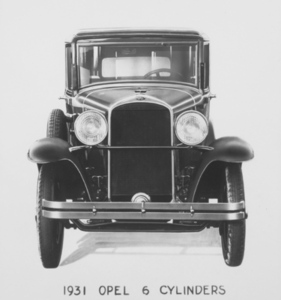 Opel 1,8 Liter (1931) - Frontansicht des Opels mit Reihensechszylinder