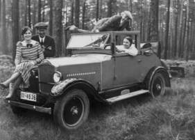 Opel 4/20 PS Cabriolet (1929) – dank "Schwiegermuttersitz" können vier Personen ins Grüne fahren