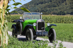Opel 4 PS "Laubfrosch" (1924) – Auch der Fahrer muss links einsteigen. Rechts ist das Reserverad im Weg Opel 4 PS "Laubfrosch" (1924) – Auch der Fahrer muss links einsteigen. Rechts ist das Reserverad im Weg