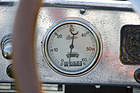 Falsche Marke, richtige Skala: Opel installierte natürlich keine Hanomag-Tachos. Die rot markierten 50 km/h sind aber als Reisegeschwindigkeit zu halten, 60 km/h maximal drin