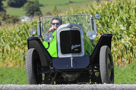 Opel 4 PS "Laubfrosch" (1924) – Kleinere Steigungen lassen sich auch mit 12 PS gut erklimmen Opel 4 PS "Laubfrosch" (1924) – Kleinere Steigungen lassen sich auch mit 12 PS gut erklimmen