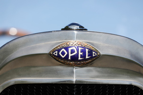 Lange vor Zeppelin und Blitz: Das "Opel-Auge" zierte erstmals 1910 einen Kühler