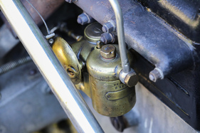 Solex-Vergaser ohne Luftfilter zwischen Lenkstange und Auspuff
