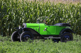 Opel 4 PS "Laubfrosch" (1924) – Tarnfarbe: Obwohl näher am namensgebenden Tier, ist das Grün der Karosserie deutlich heller als der Originalfarbton Opel 4 PS "Laubfrosch" (1924) – Tarnfarbe: Obwohl näher am namensgebenden Tier, ist das Grün der Karosserie deutlich heller als der Originalfarbton