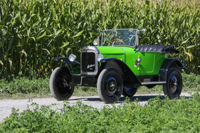 Opel 4 PS "Laubfrosch" (1924) – Tarnfarbe: Obwohl näher am namensgebenden Tier, ist das Grün der Karosserie deutlich heller als der Originalfarbton Opel 4 PS "Laubfrosch" (1924) – Tarnfarbe: Obwohl näher am namensgebenden Tier, ist das Grün der Karosserie deutlich heller als der Originalfarbton