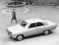Opel Admiral (1966) – italienisches Pressefoto. Das Mannequin trägt ein Kleid aus der Kollektion "Corsa" von Gianni Baldini
