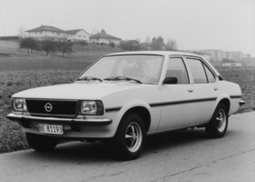 Opel Ascona 1.9 SR (1976) – Mit Scheinwerferwaschanlage ausgerüstet