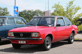 Bild Opel Ascona 1600 Deluxe (1975) - in zweiter Hand, nie geschweisst, fast wie aus dem Verkaufsraum (3. Youngtimer- und Classictreffen Pratteln am 15. Juli 2018)