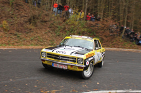 Opel Ascona A - Siegerfahrzeug der ADAC Rallye Köln-Ahrweiler 2012 mit Georg Berlandy (Startnummer 1) Opel Ascona A - Siegerfahrzeug der ADAC Rallye Köln-Ahrweiler 2012 mit Georg Berlandy (Startnummer 1)