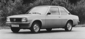 Opel Ascona Deluxe (1976) – Die vorderen Blinker waren leicht herumgezogen
