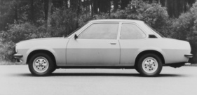 Opel Ascona Deluxe (1976) – Gesamtlänge 432,1 cm