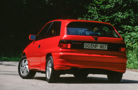 Opel Astra GSi 16V (1991) - mit Dachspoiler