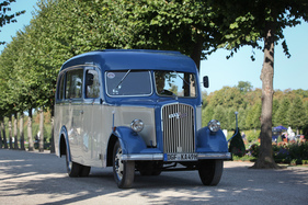 Opel Blitz Reutter Panoramabus (1953) - 12-Sitziger Reisecar, der aber mit seinen 55 PS bei Steigungen an seine Grenzen stiess - Classic-Gala Schwetzingen 2018