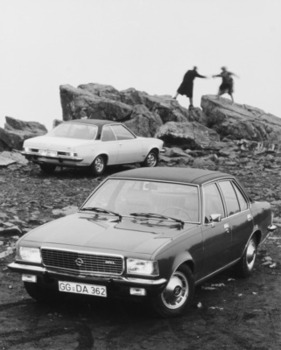 Opel Commodore (1973) – vorn als viertürige Limousine, hinten als GS-Coupé