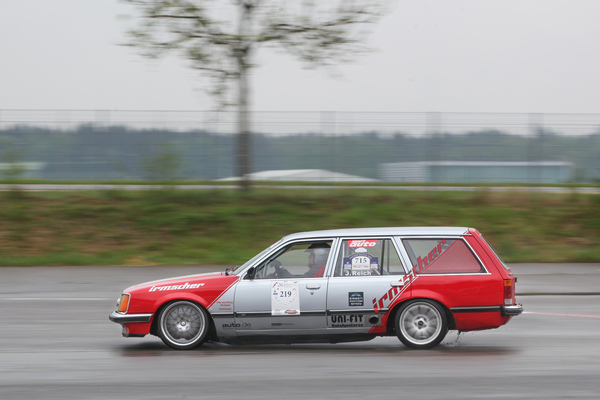 Bild: Opel Commodore Caravan (1980) - J. Reich gibt dem Driftauto die Sporen - Motorworld Classics Bodensee 2022