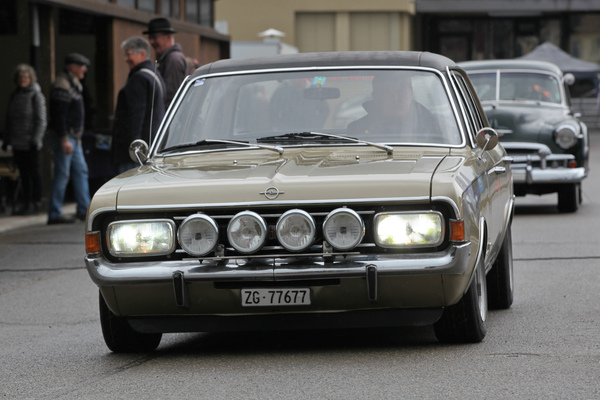 Opel Commodore GS (1972) - genug Licht wäre bei Dunkelheit sicher vorhanden - OSMT Zug am 5. Mai 2019