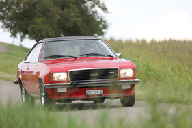Opel Commodore GS/E Coupé (1974) – Wie Chevelle und Camaro SS trägt er seinen Status als sportliches Spitzenmodell stolz im Kühlergrill