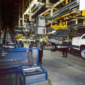 Opel Corsa (1982) – Montage der Räder im spanischen Werk