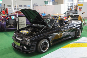 Opel Corsa A Cabrioelt (1983) - 150 PS stark, mit Polo-Scheinwerfern, Einarmscheibenwischer, Scheibenbremsen hinten - Klassikwelt Bodensee 2023