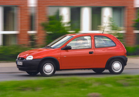 Opel Corsa City (1993) – frühes Modell ohne seitliche Scheuerleiste